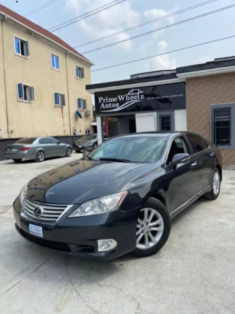 Lexus ES   - 2010