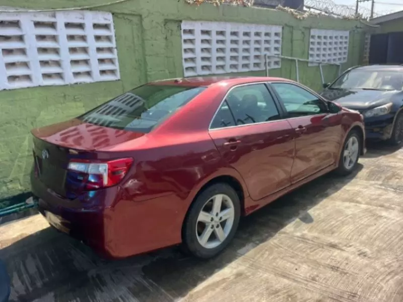 Toyota Camry   - 2012