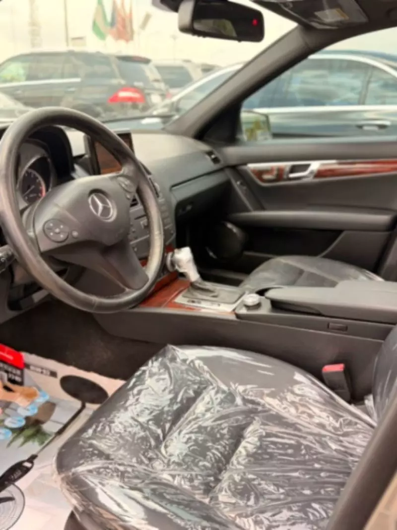 Mercedes-Benz C-Class   - 2010