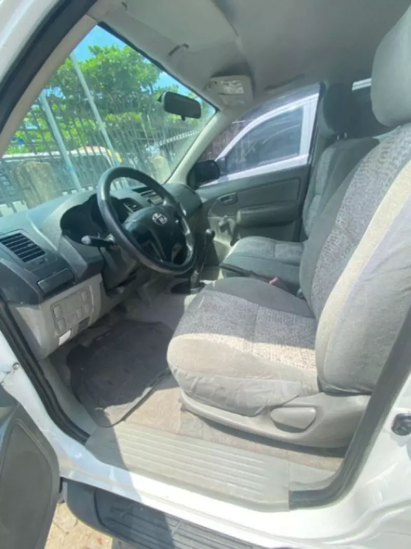 Toyota Hilux   - 2010