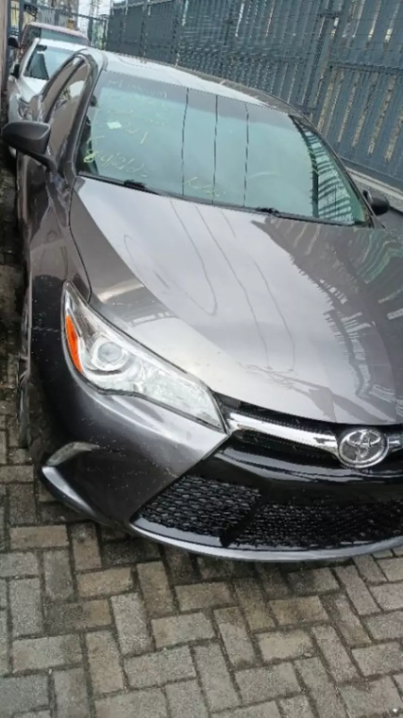 Toyota Camry   - 2016