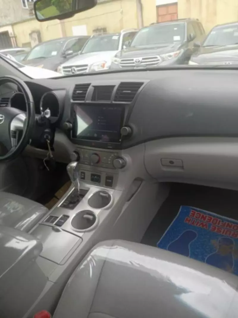 Toyota Highlander   - 2013