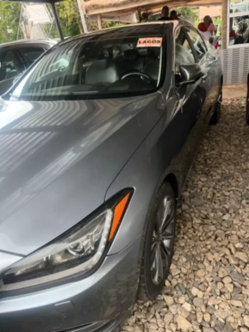 Hyundai Genesis   - 2015