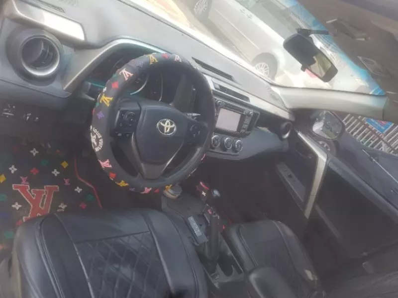 Toyota RAV 4   - 2015