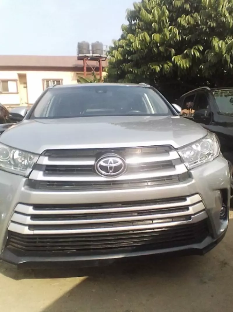 Toyota Highlander   - 2019