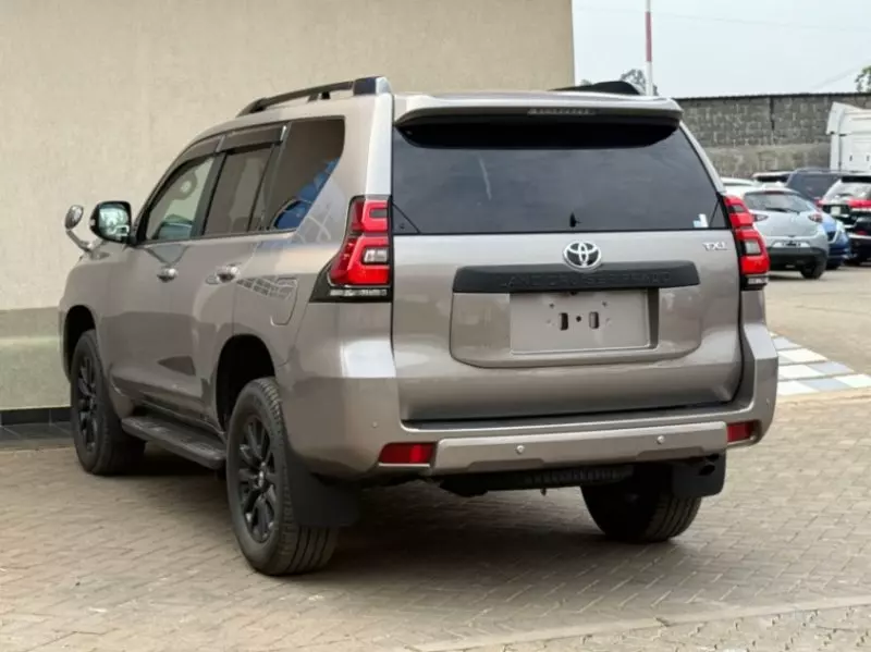 Toyota Land Cruiser Prado TX L - 2023
