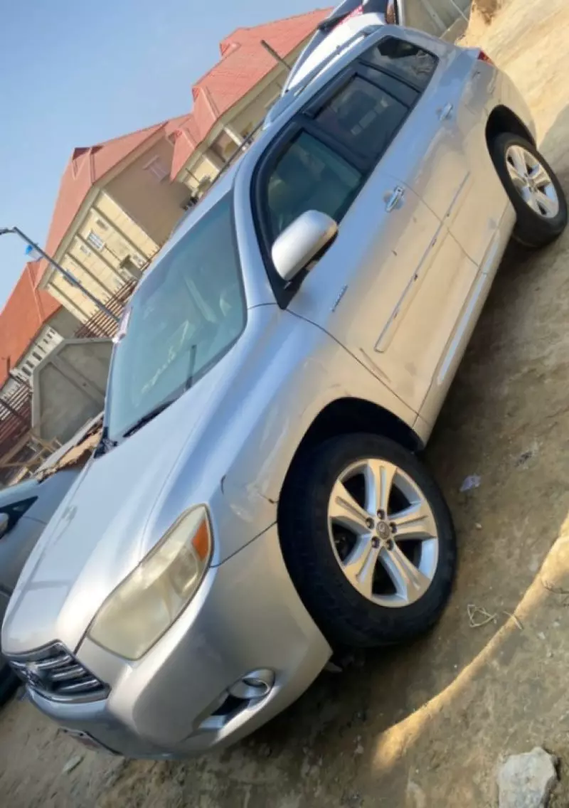 Toyota Highlander   - 2010