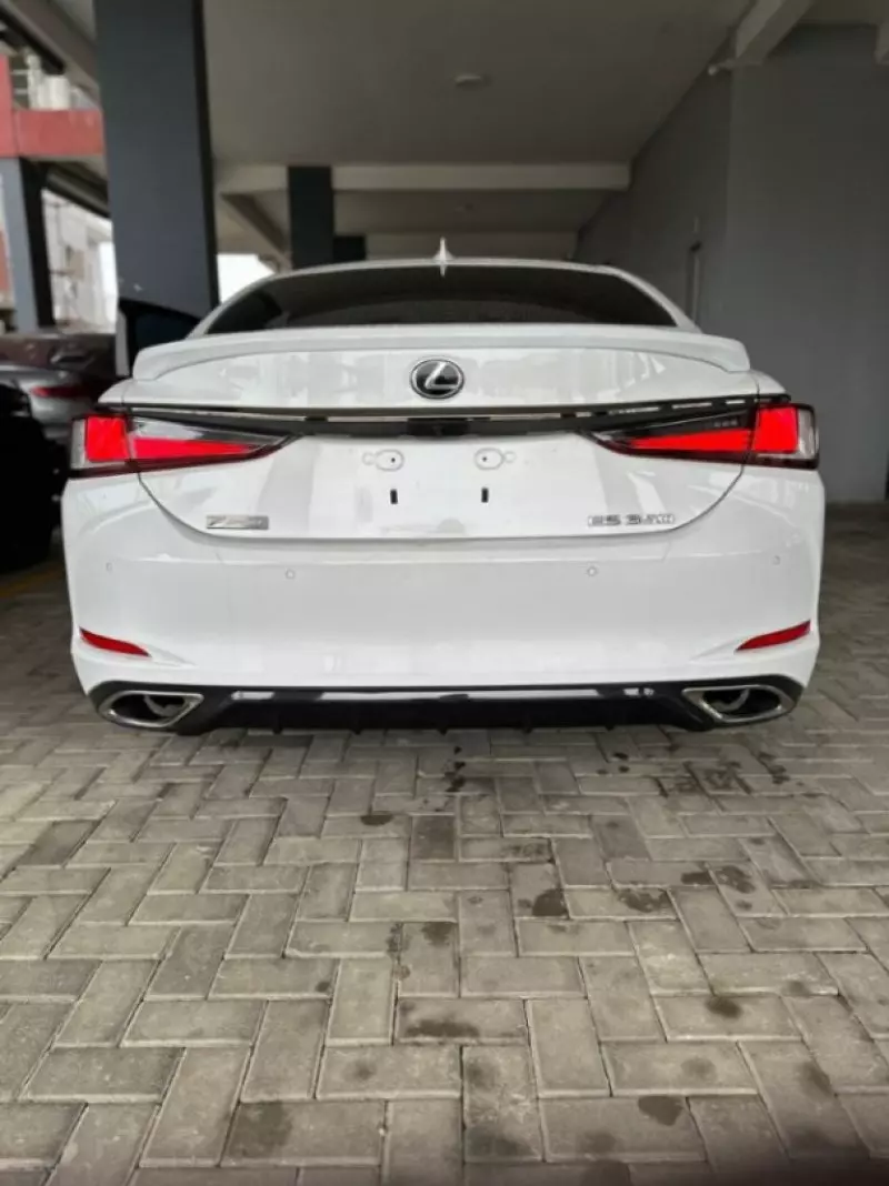 Lexus ES 350   - 2020