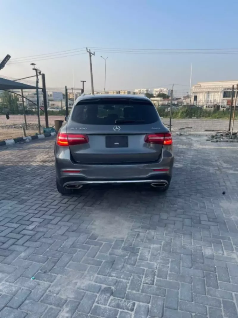 Mercedes-Benz GLC 300   - 2017