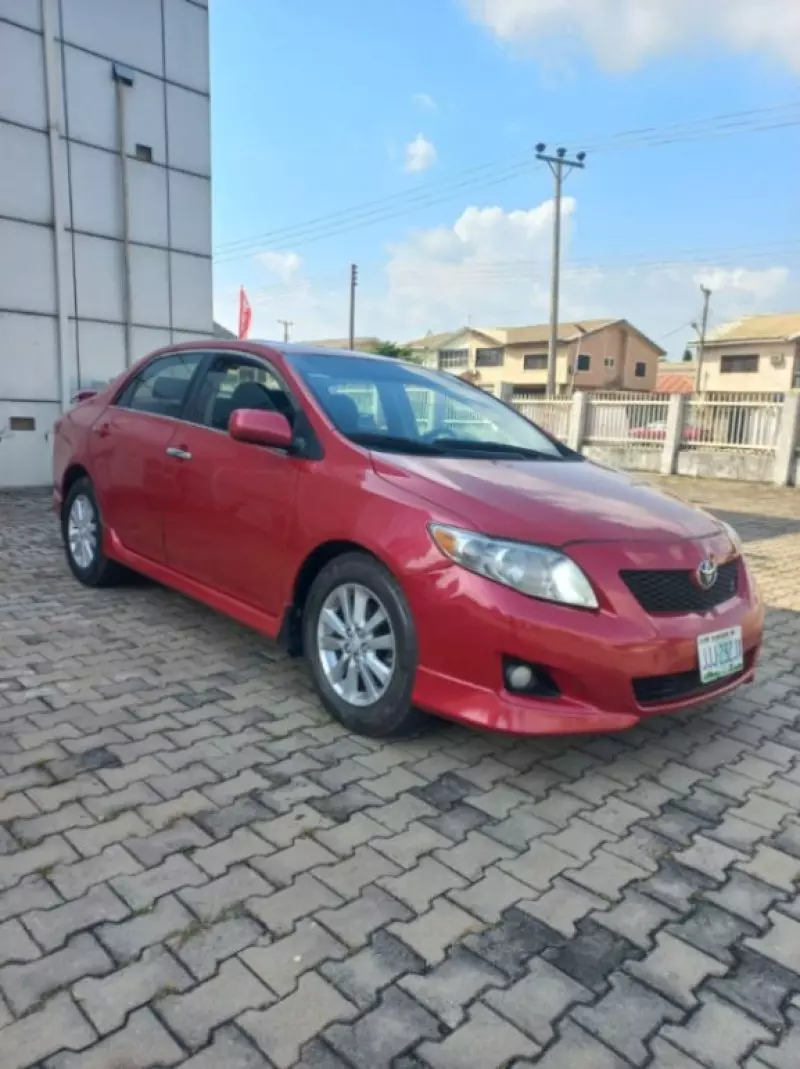 Toyota Corolla   - 2010