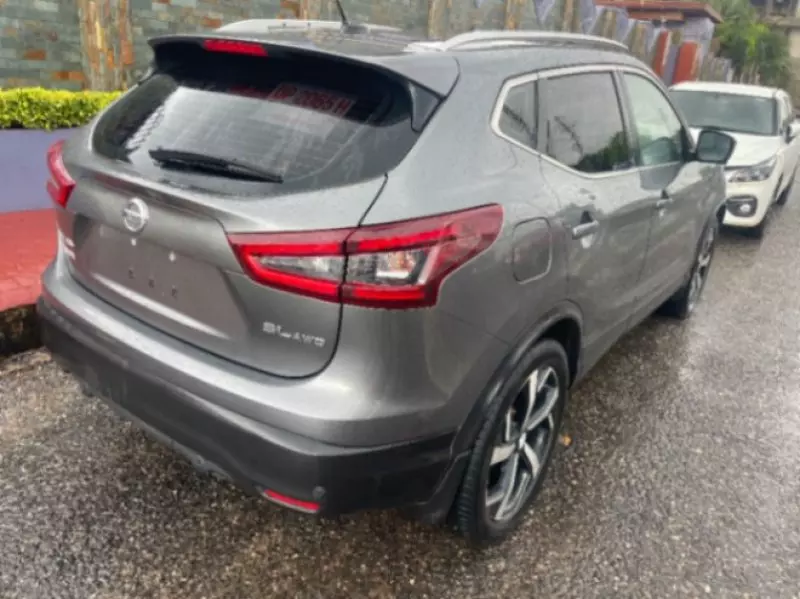 Nissan Rogue Sport   - 2021