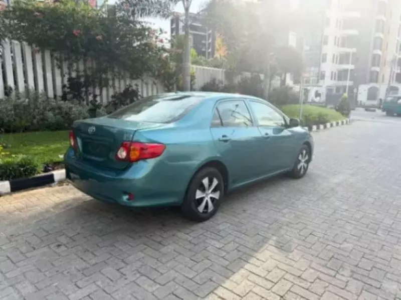 TOYOTA Corolla   - 2010