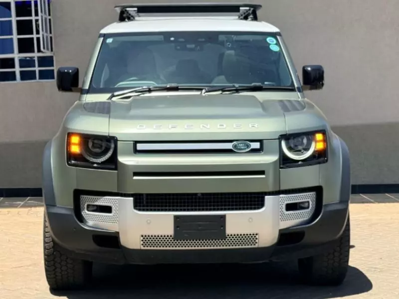 Land Rover Defender   - 2021