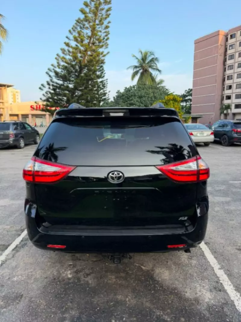 TOYOTA Sienna   - 2015