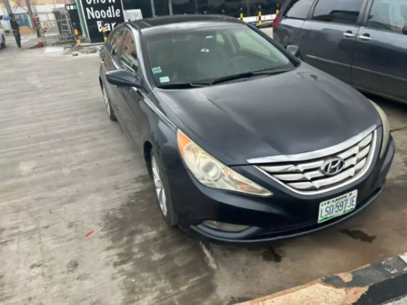Hyundai Sonata   - 2013