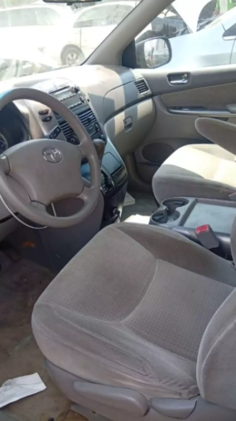 Toyota Sienna   - 2006
