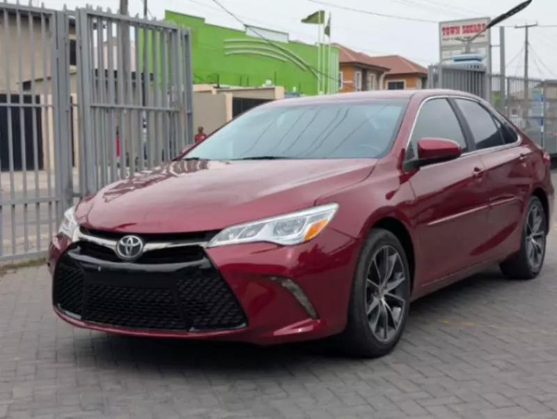 Toyota Camry   - 2016