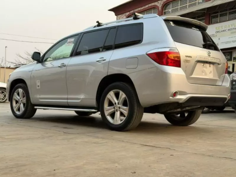 Toyota Highlander   - 2010