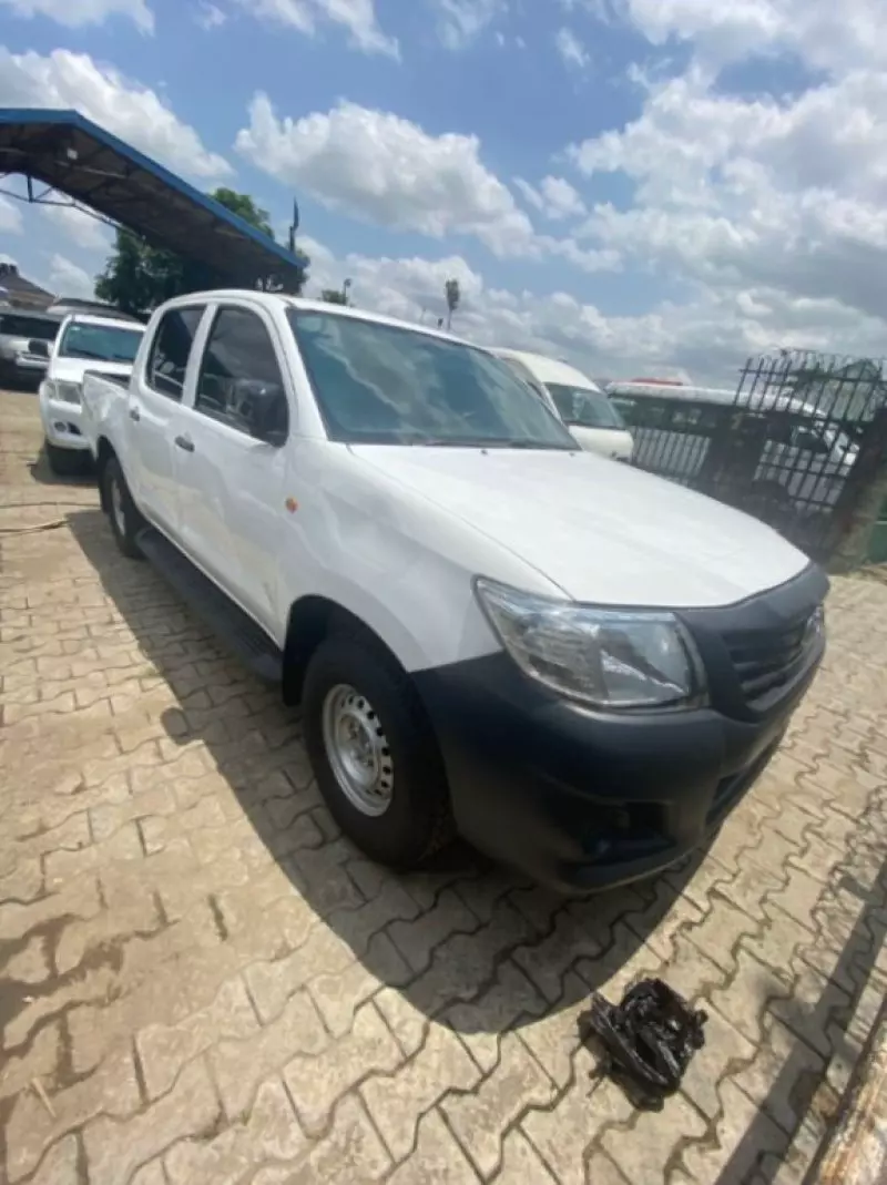 Toyota Hilux   - 2010