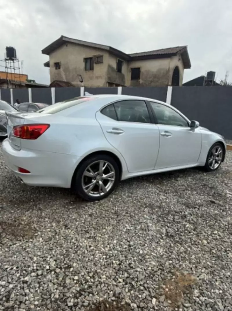 Lexus IS - 2010