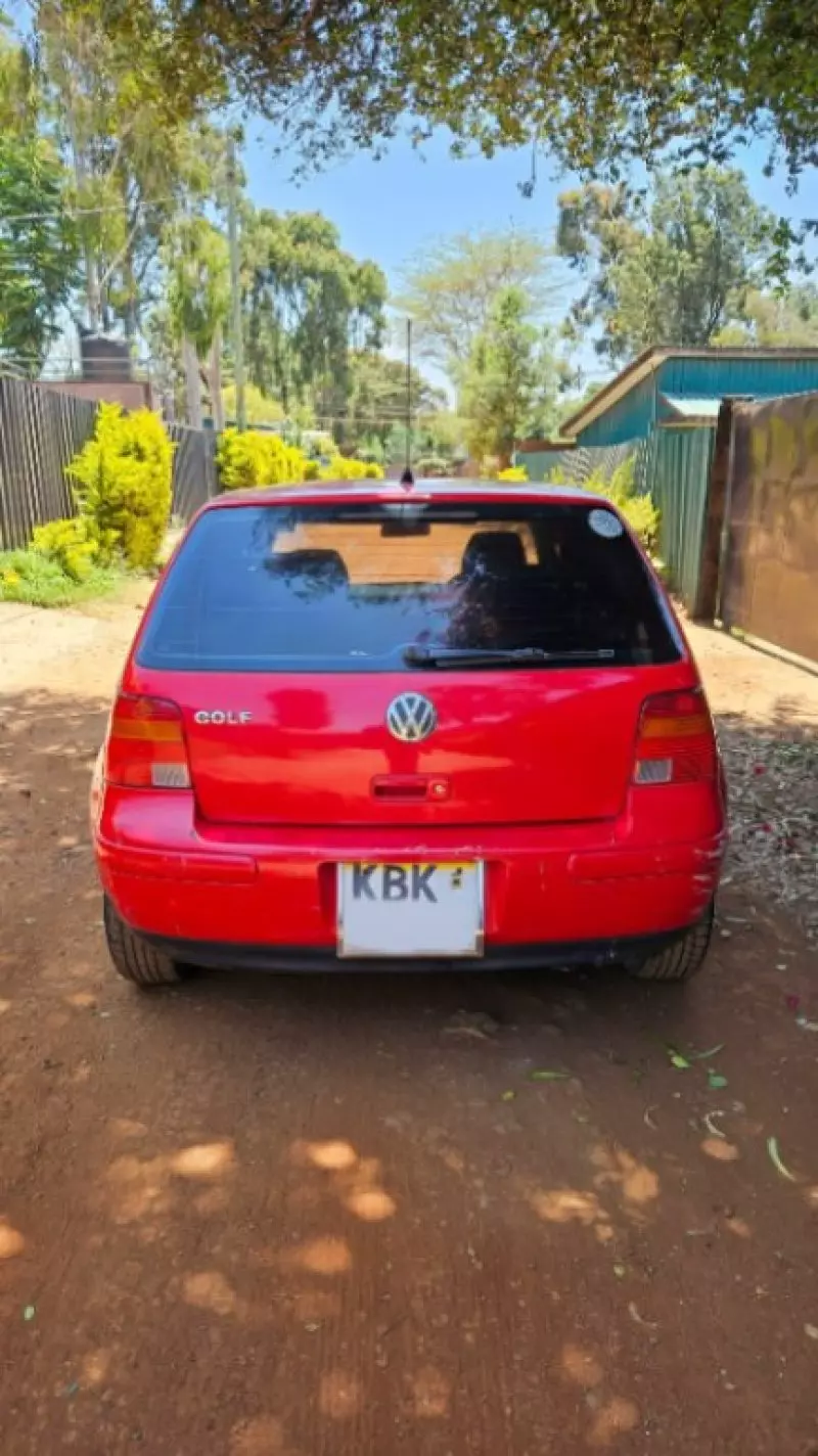 Volkswagen Golf   - 2003
