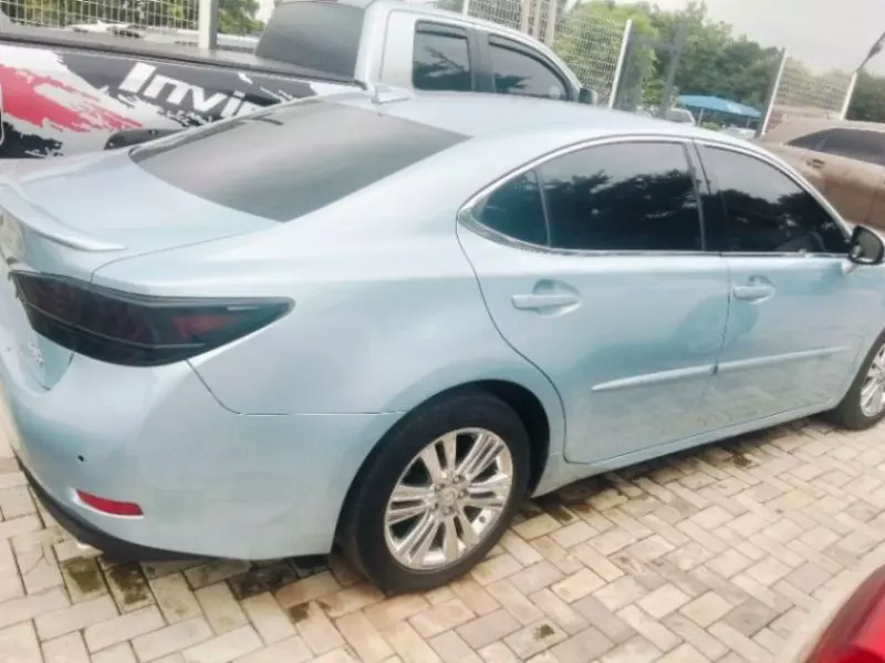 Lexus ES   - 2013
