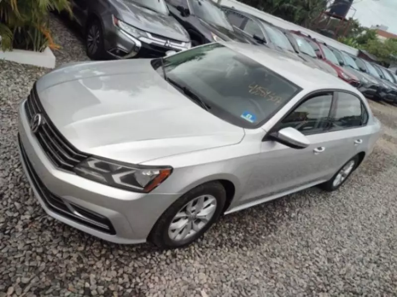 Volkswagen Passat   - 2018