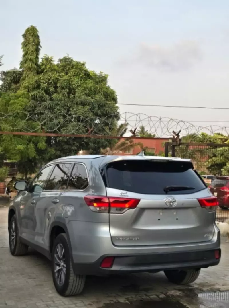 Toyota Highlander   - 2019