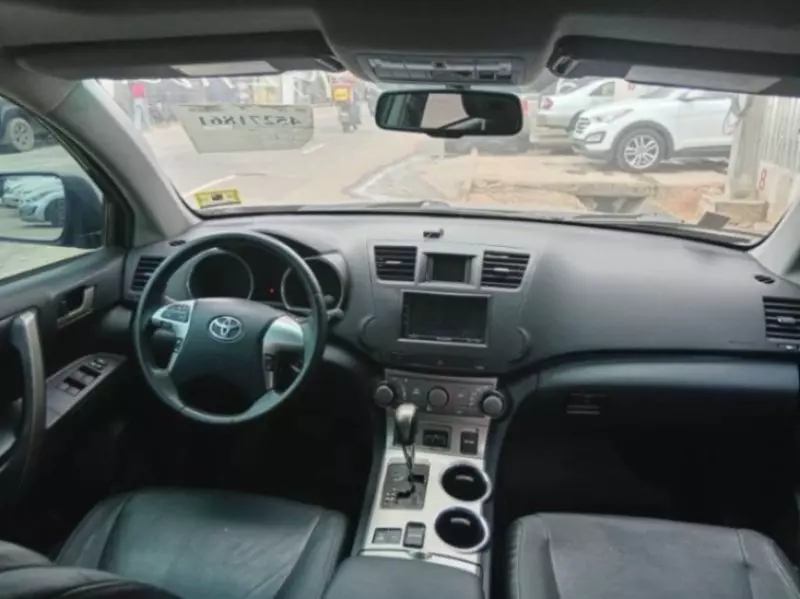TOYOTA Highlander   - 2011