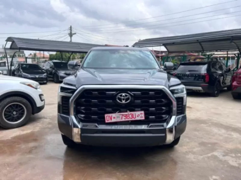 TOYOTA Tundra - 2024