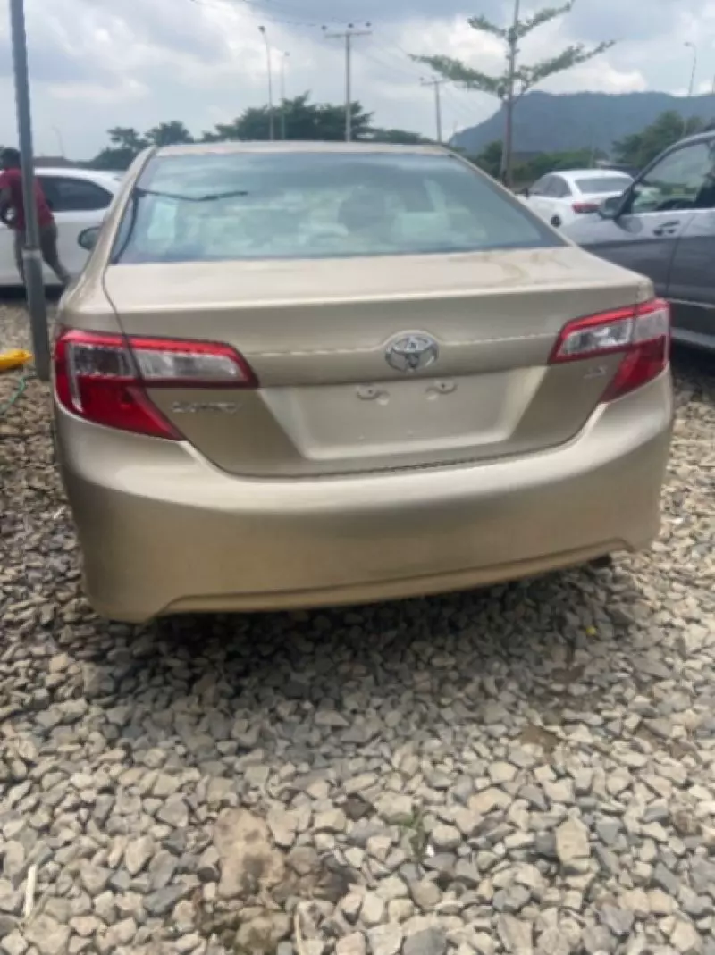 TOYOTA Camry - 2012