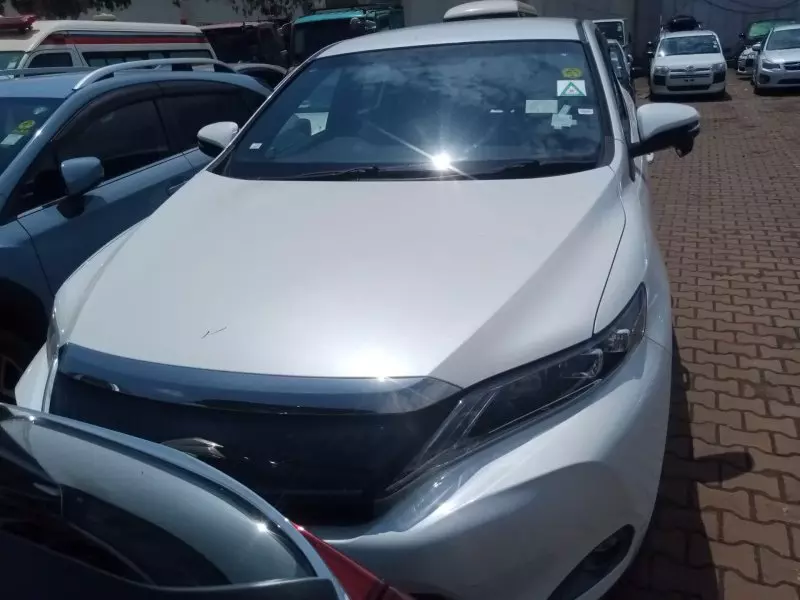 Toyota Harrier   - 2016