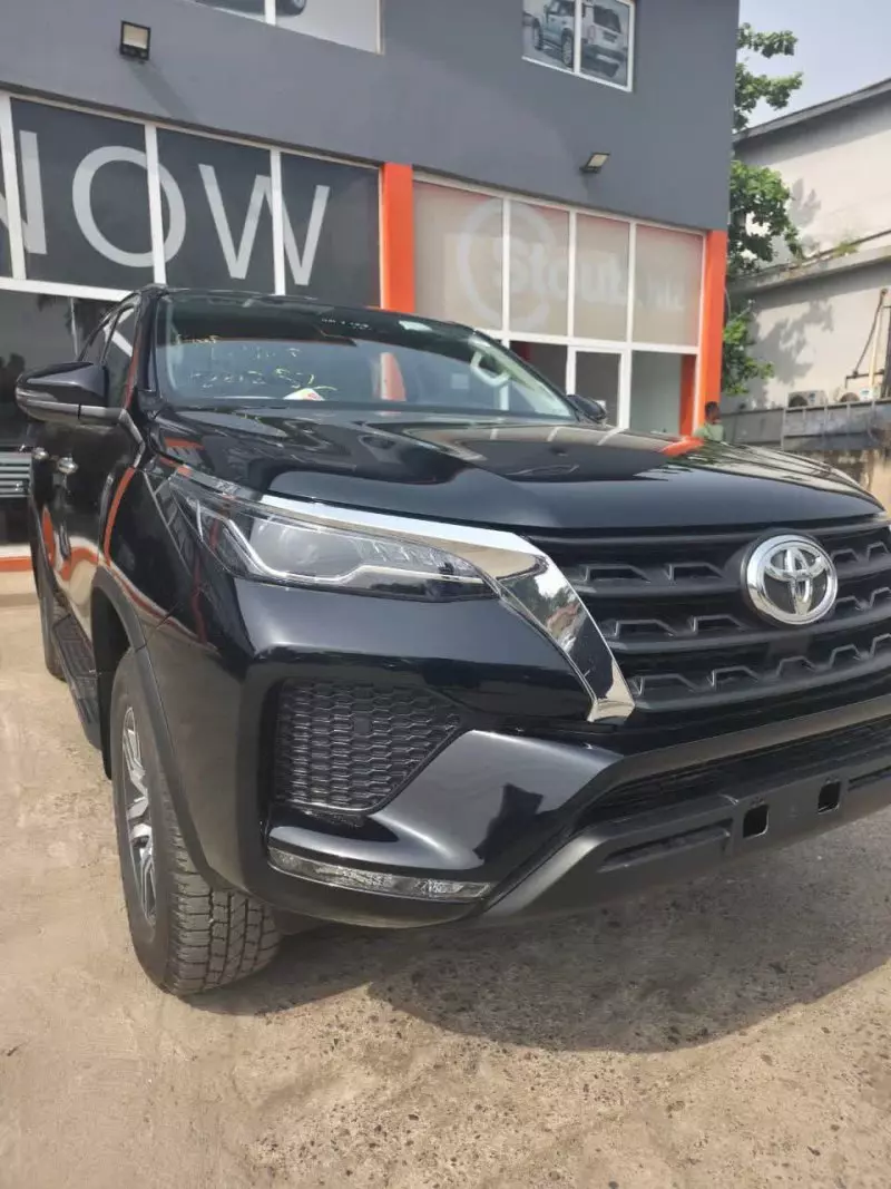 Toyota Fortuner   - 2025