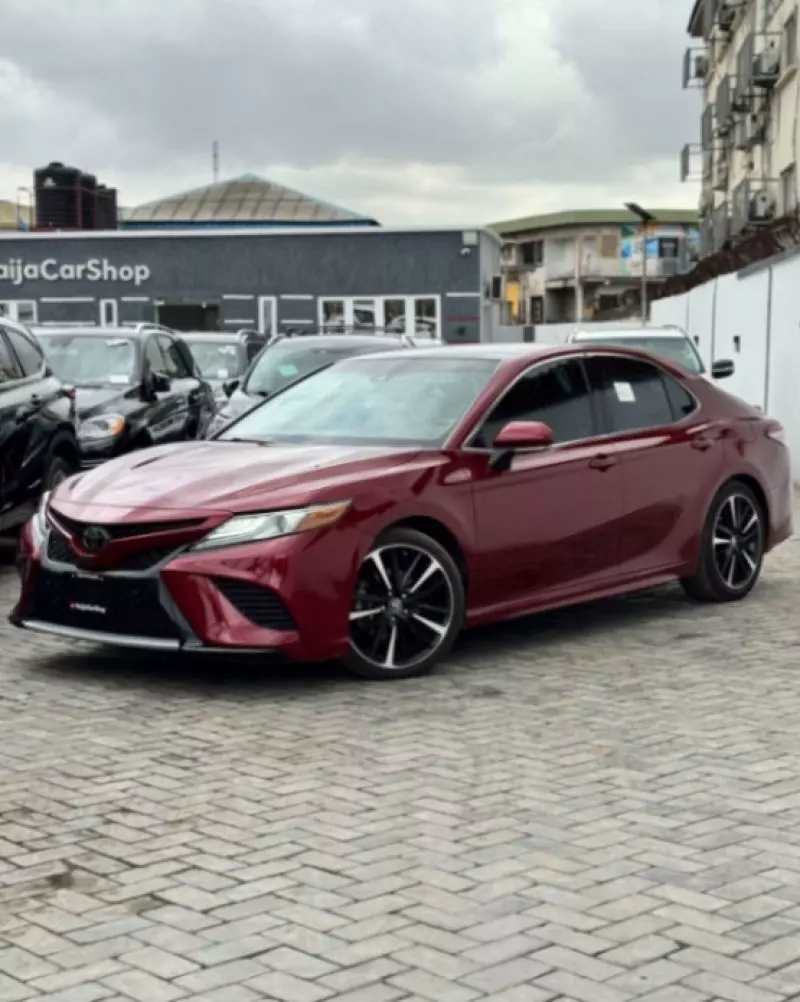 Toyota Camry - 2018
