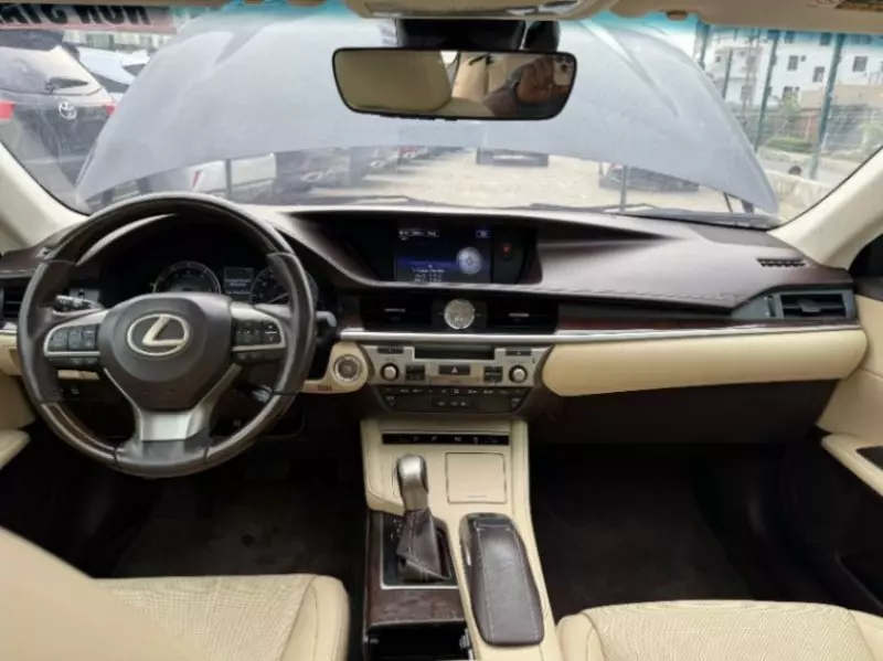 Lexus ES   - 2016