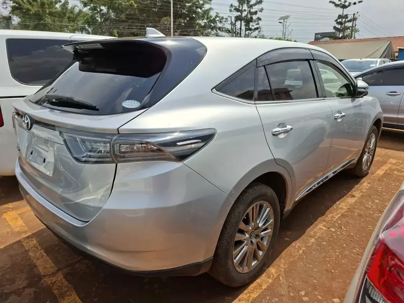 Toyota Harrier   - 2017