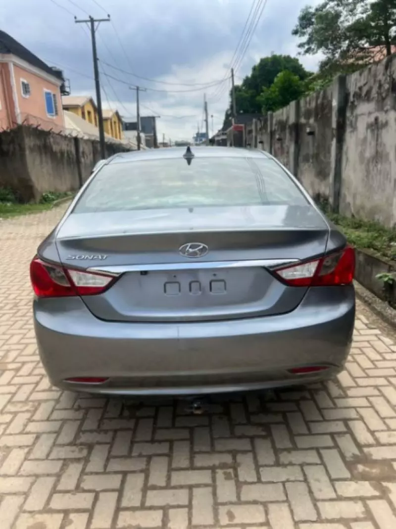 Hyundai Sonata   - 2012