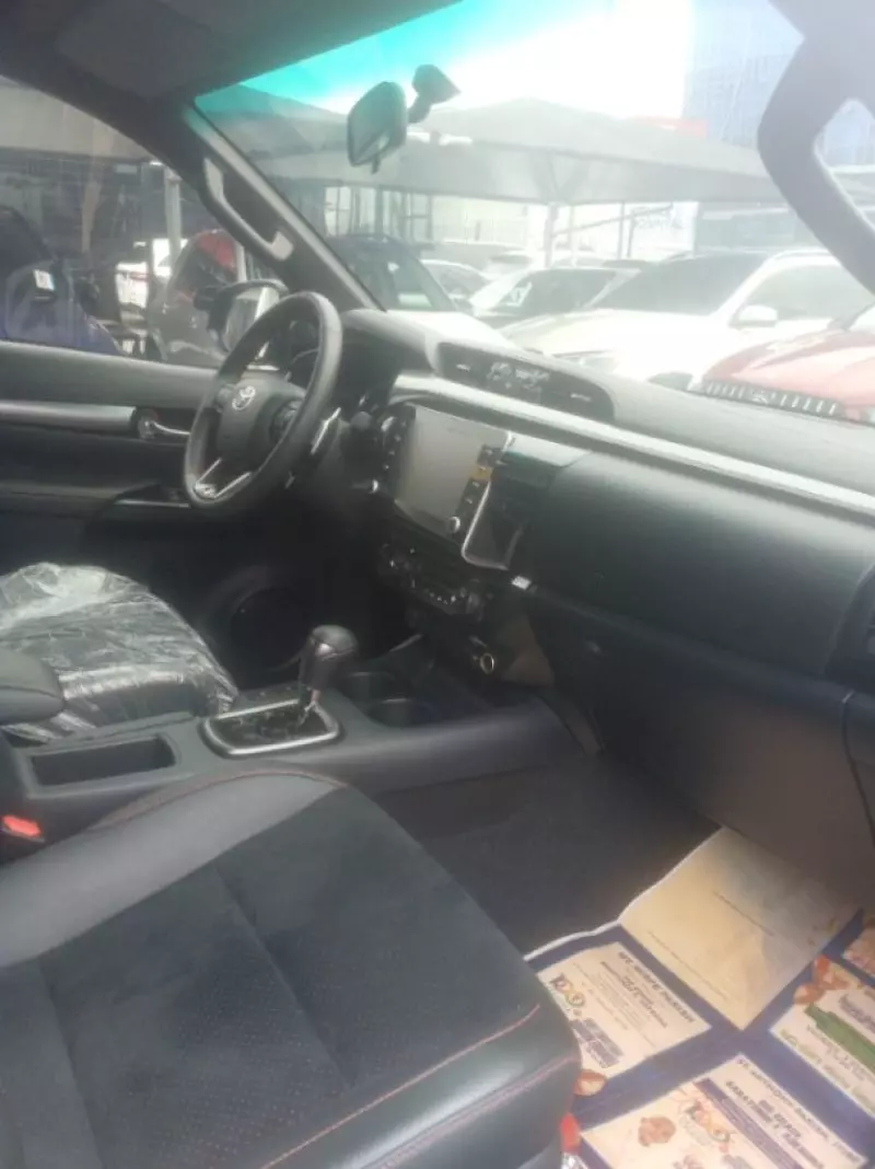 Toyota Hilux   - 2022