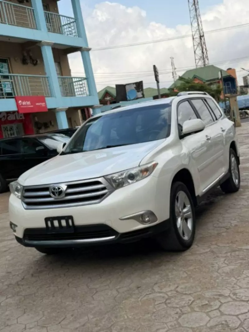 Toyota Highlander   - 2012
