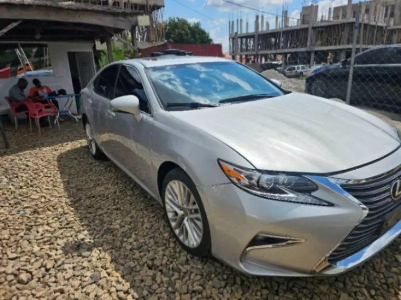 Lexus ES   - 2015