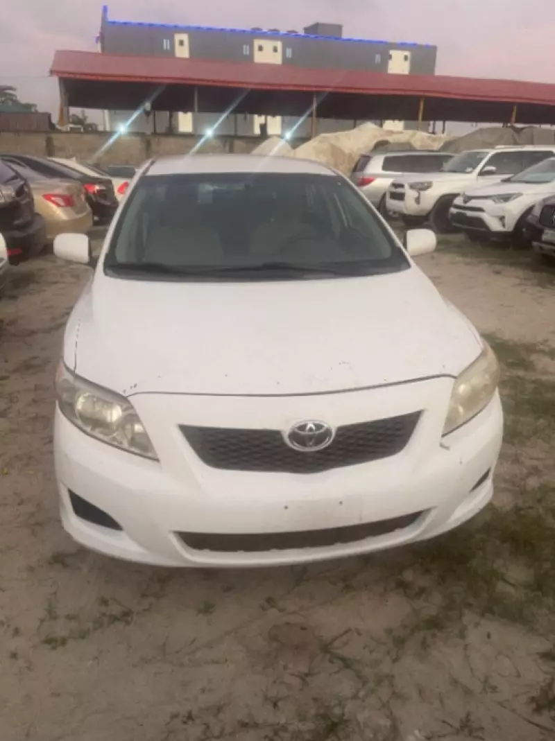 TOYOTA Corolla   - 2010