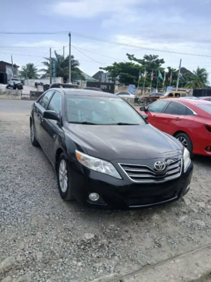 TOYOTA Camry   - 2010
