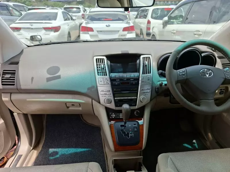 Toyota Harrier   - 2012
