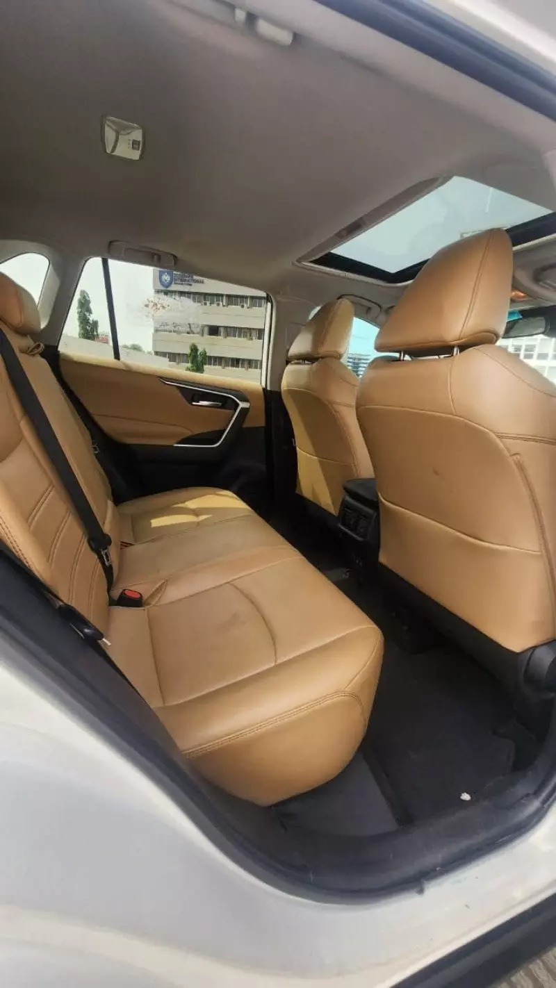 Toyota RAV4   - 2019