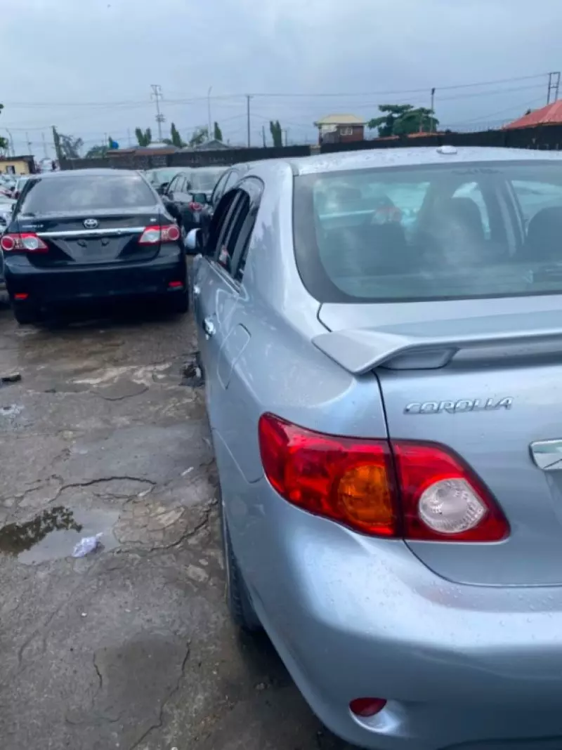 TOYOTA Corolla   - 2010