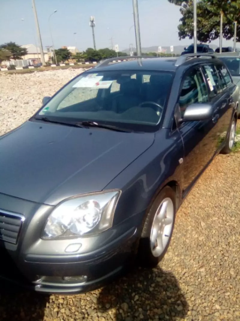 Toyota Avensis   - 2005