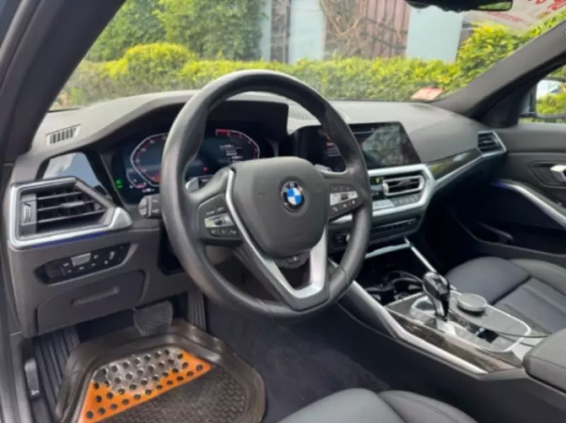 BMW 330i   - 2021