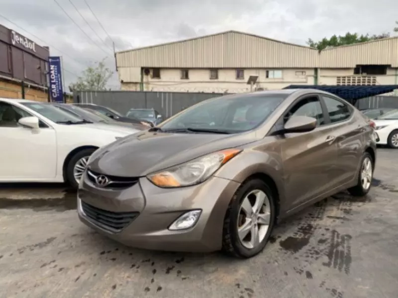 Hyundai Elantra   - 2013
