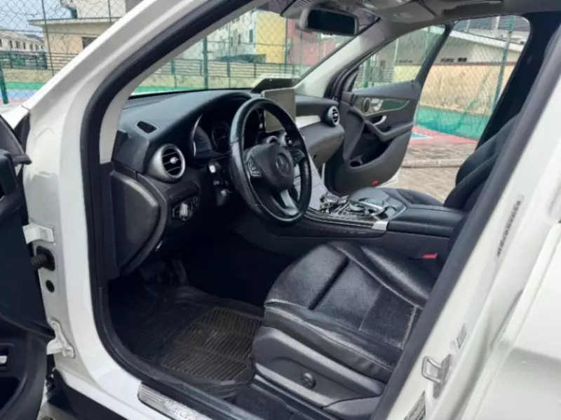 Mercedes-Benz GLC 300   - 2016