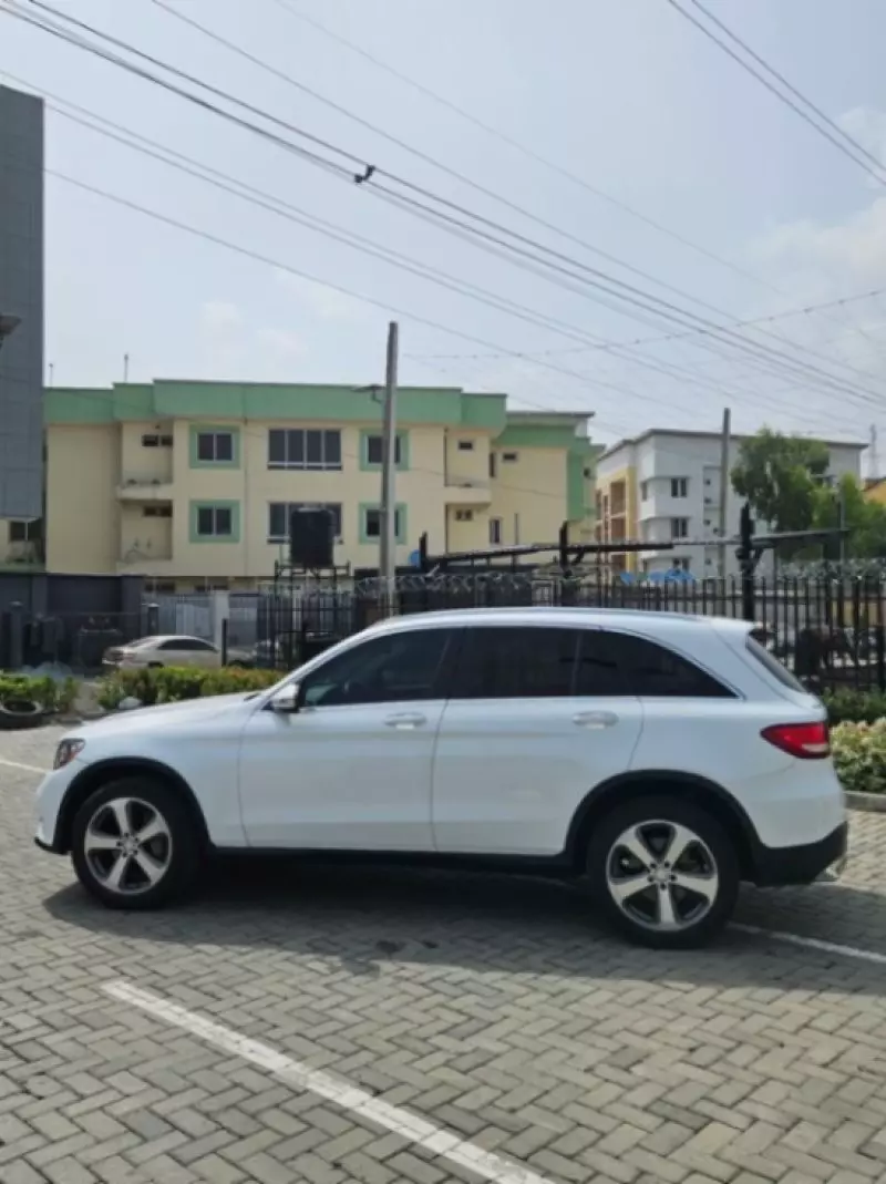 Mercedes-Benz GLC 300   - 2016